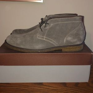 Johnston Murphy Gray Suede Chukka+Matching Belt